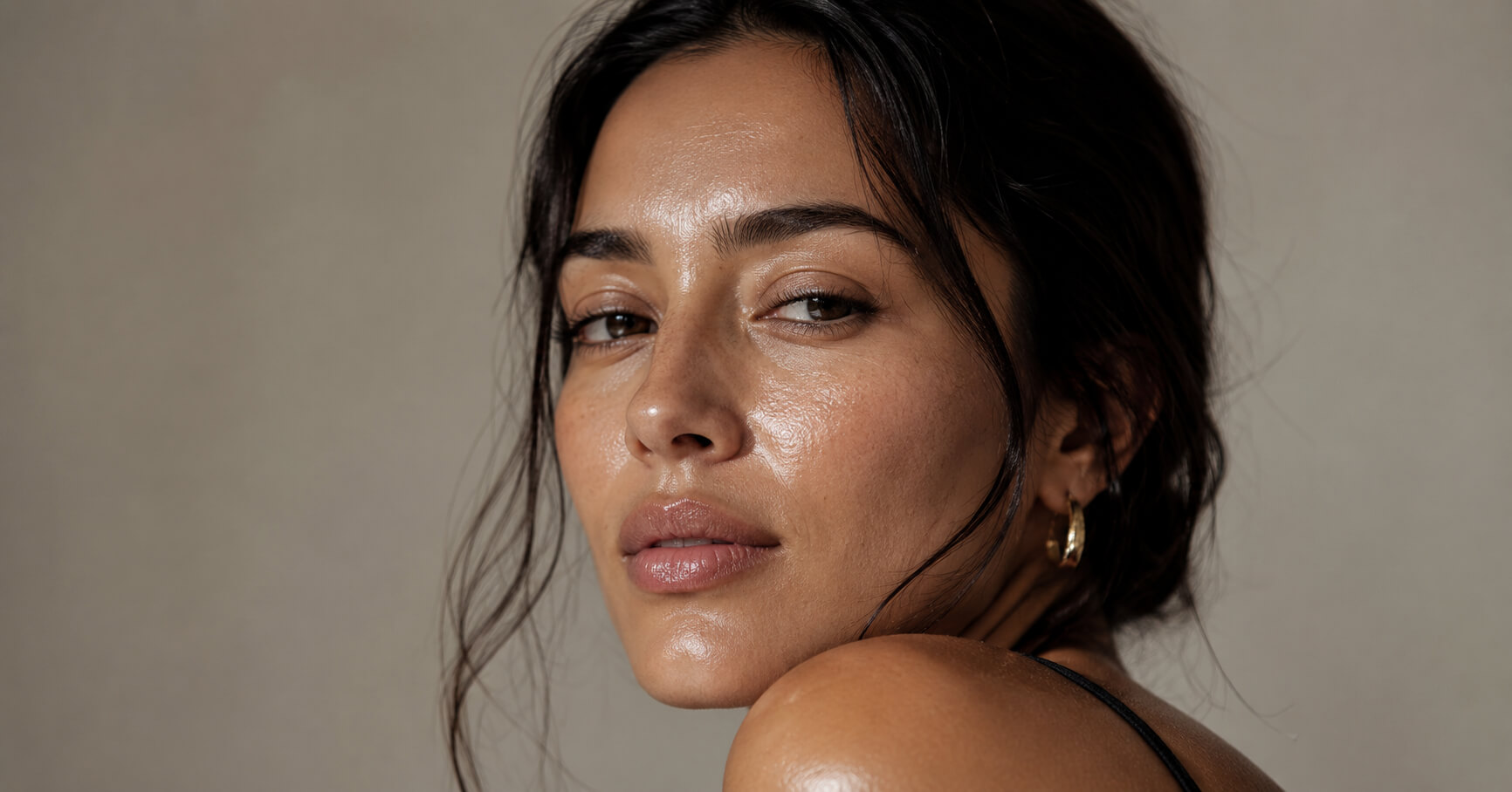 A woman with an oliy skin